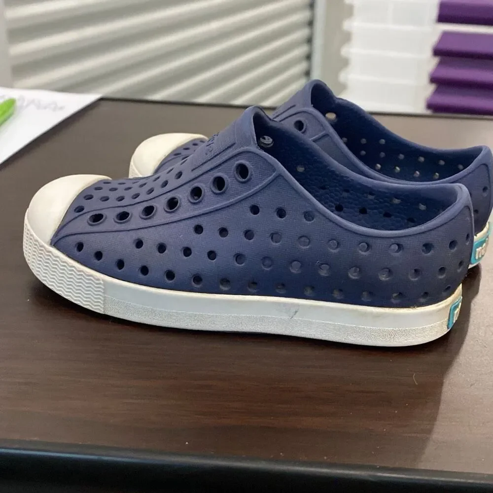 Native Jefferson shoes, children’s size 8